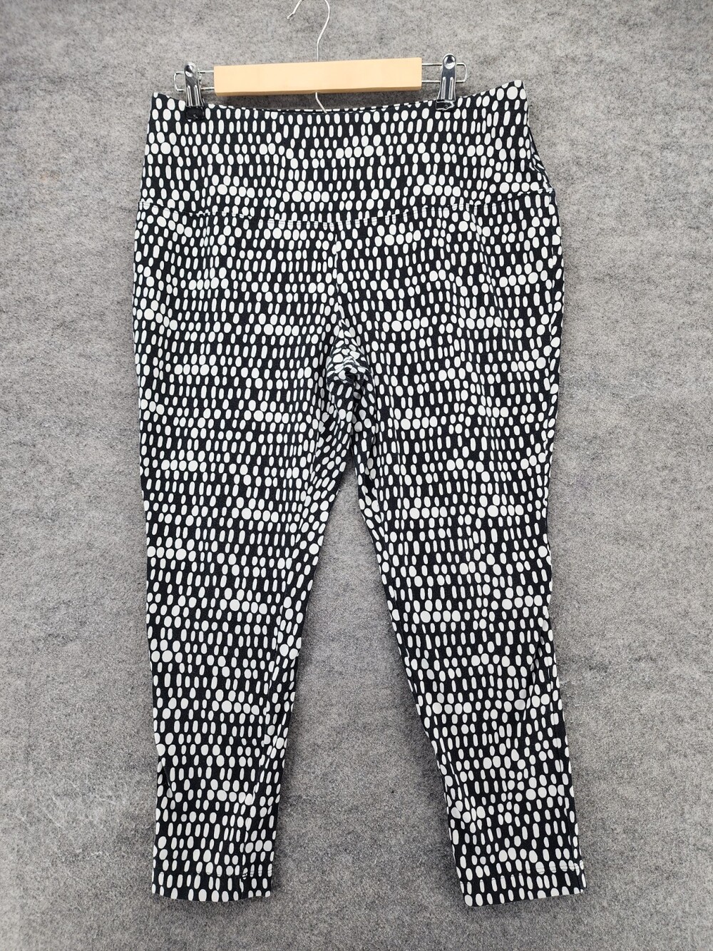 Chicos Zenergy Pants Womens 2 Petite US 12 Pull On Black White Polka Dot